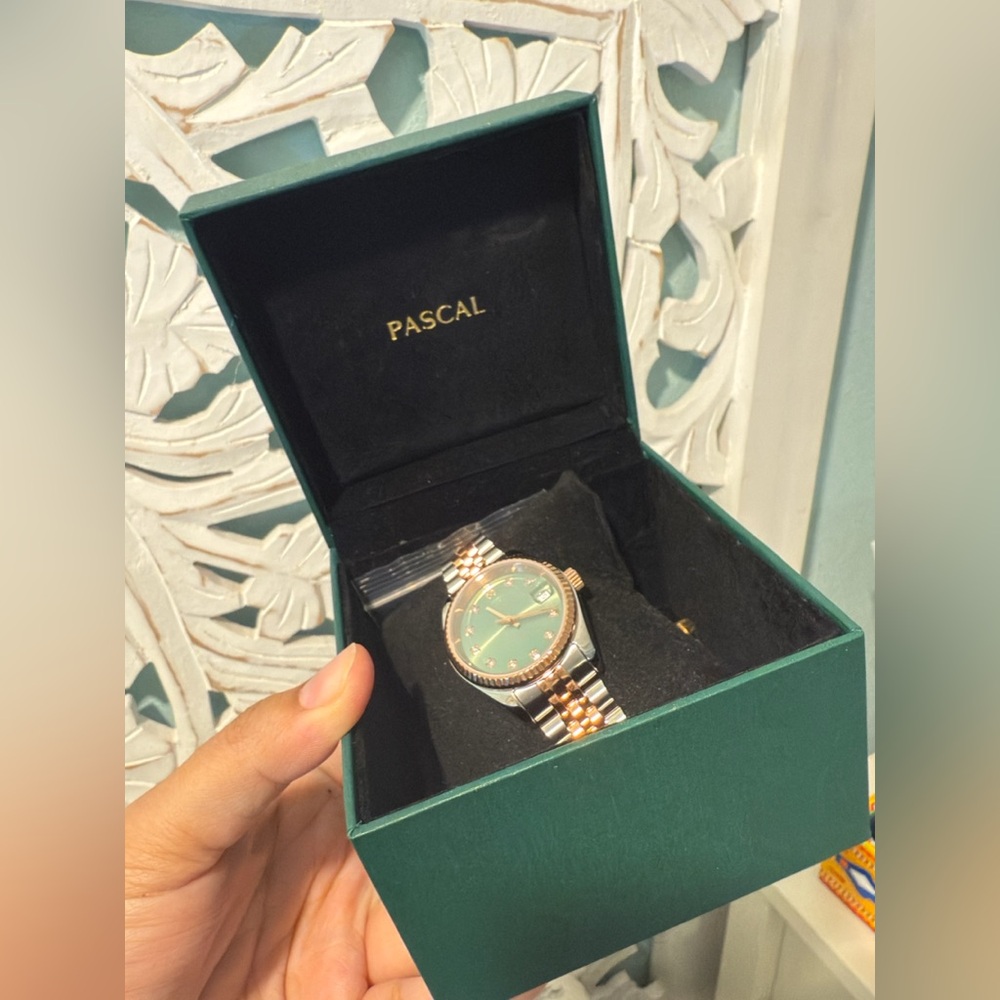 Green face two-toned 31 pascal watch
